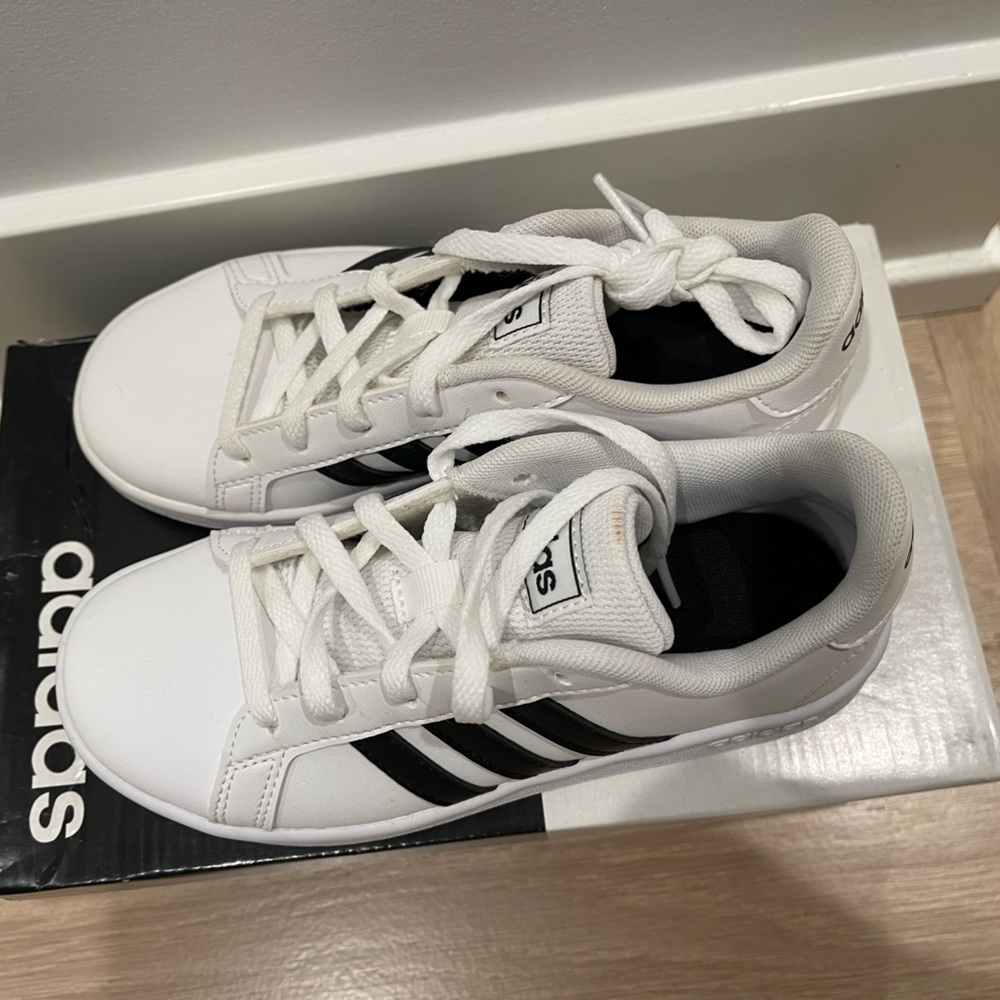 Brand new Adidas Grand Court K